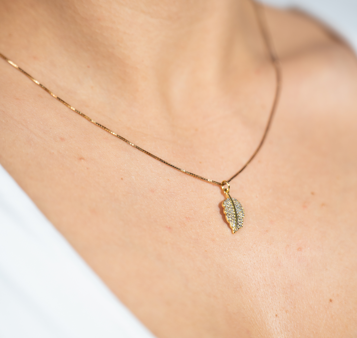 Pozlatená strieborná retiazka so zlatým listom