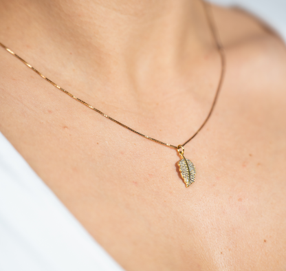 Pozlatená strieborná retiazka so zlatým listom